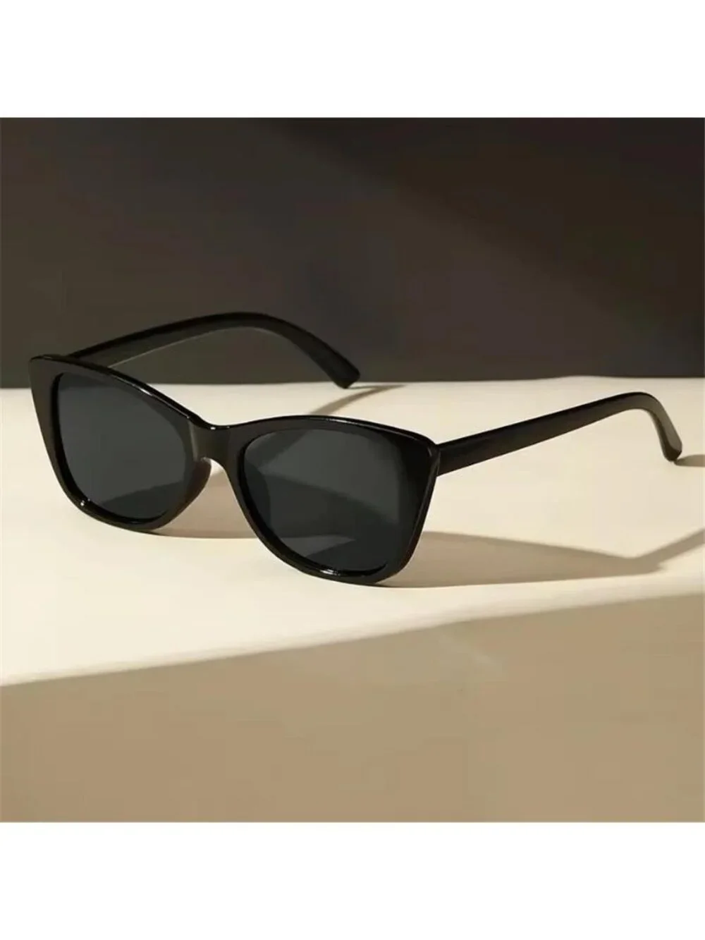 Classic  Cat Eye Frame SunGlasses